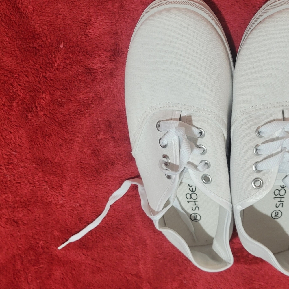 Ladies canvas shoes